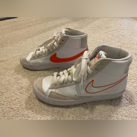 Women’s Nike Blazers - Picture 2 of 4